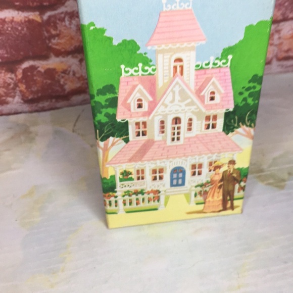 Vintage 70s Avon Victorian Manor Perfume Bottle - Picture 6 of 10